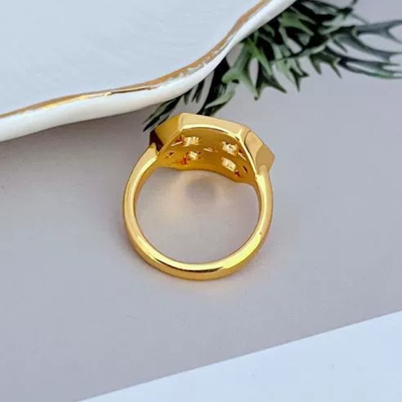 TORY BURCH • Gold Hexagon Pave Crystal Cocktail Ring - Picture 4 of 10